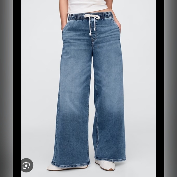 GAP Factory Pants - NWT! Gap Factory, High Rise Pull-On Baggy Sweatpant Jeans, Medium Wash, Size S